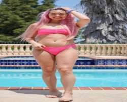 People love her pictures of showcasing chic fashion and bikini images which acquired a great fan base on her Instagram account.